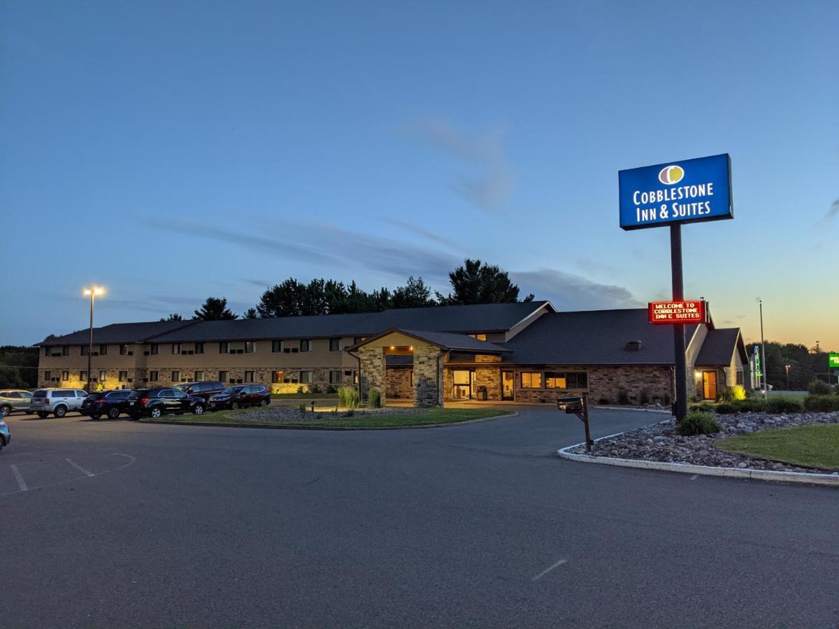 Cobblestone Inn & Suites - Merrill Exterior photo